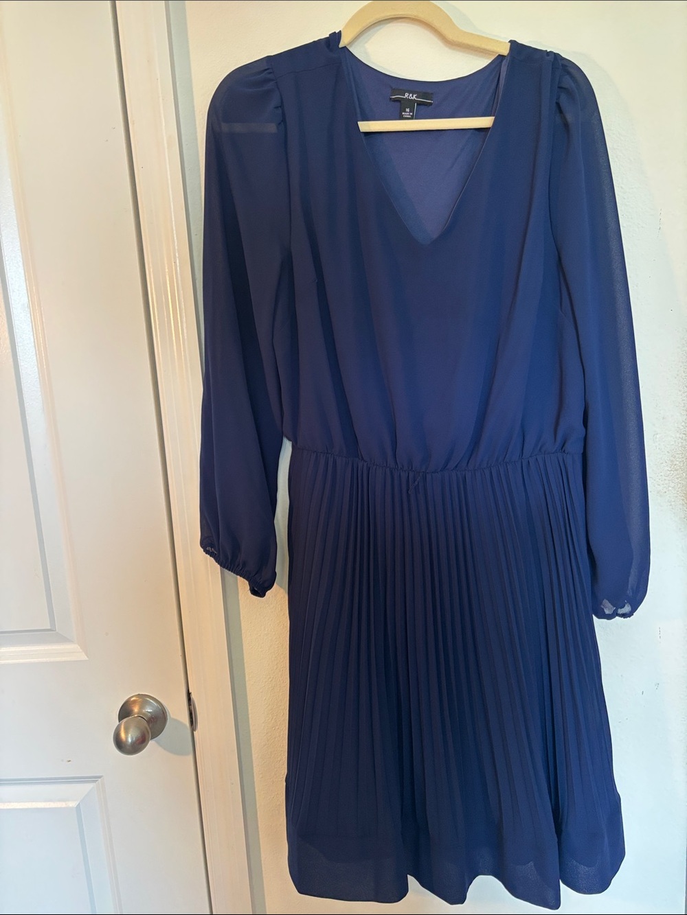 R&K Navy Blue Pleated Long-Sleeve V-Neck Dress